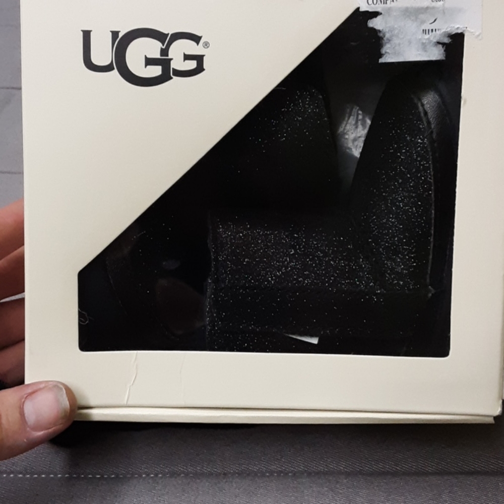 Brand new infant uggs size 2/3 sparkly black uggs